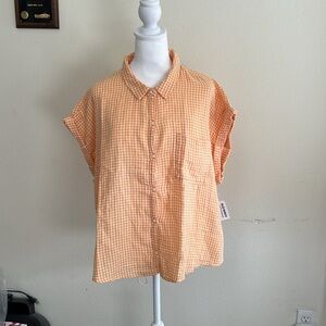 Women’s Old Navy lightweight L Orange & White checkered short sleeve blouse